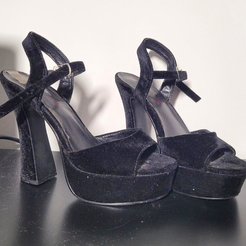 Demonia Women's Courts